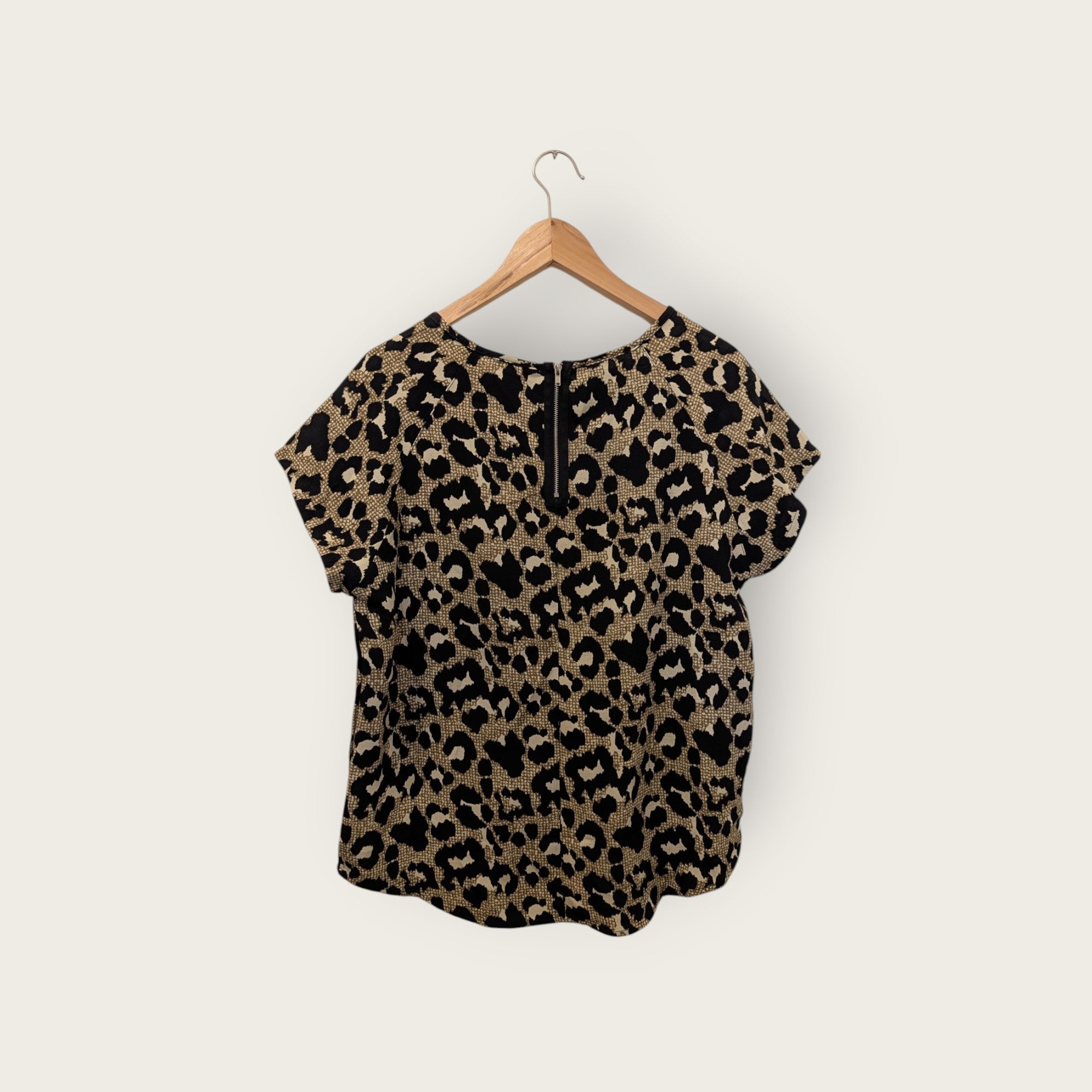 Timing Short-Sleeve Back-Zip Hi/Low Raglan T